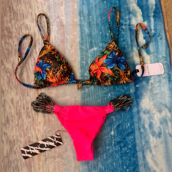 Kotomi Swim "Sinharaja" Tamson top and Indah Chandi bottom - Picture 3 of 11